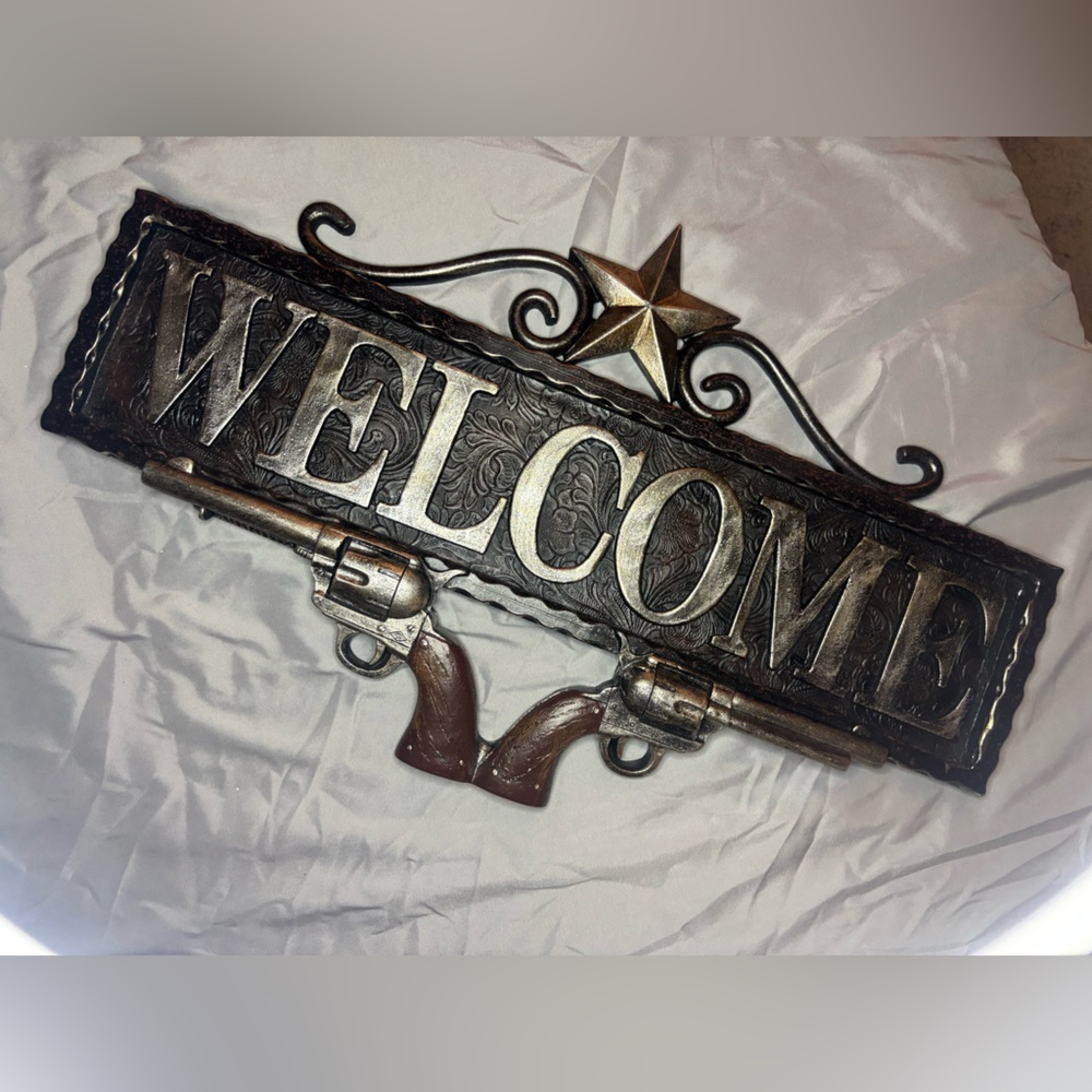 Hobby Lobby Rustic Star and Pistols Wall Decor
